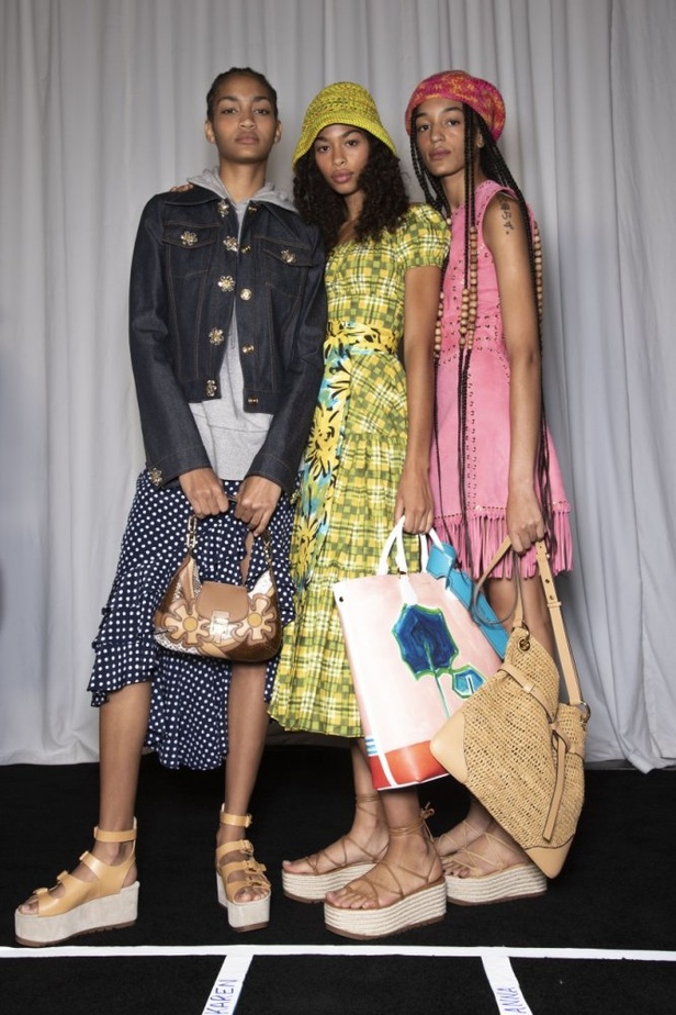 مجموعة مايكل كورس للألبسة الجاهزة لربيع 2019