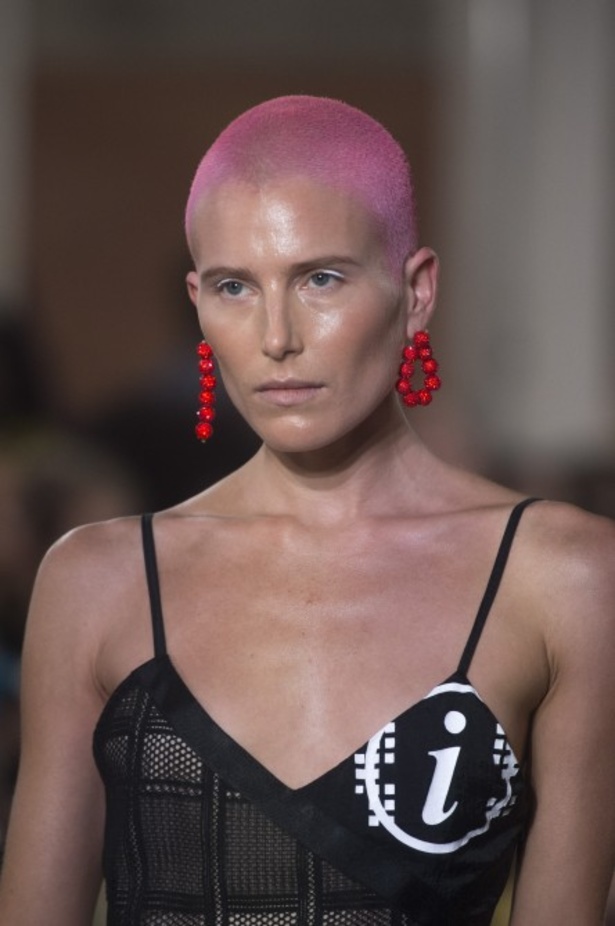 عرض أزياء House Of Holland لربيع ٢٠١٩ !