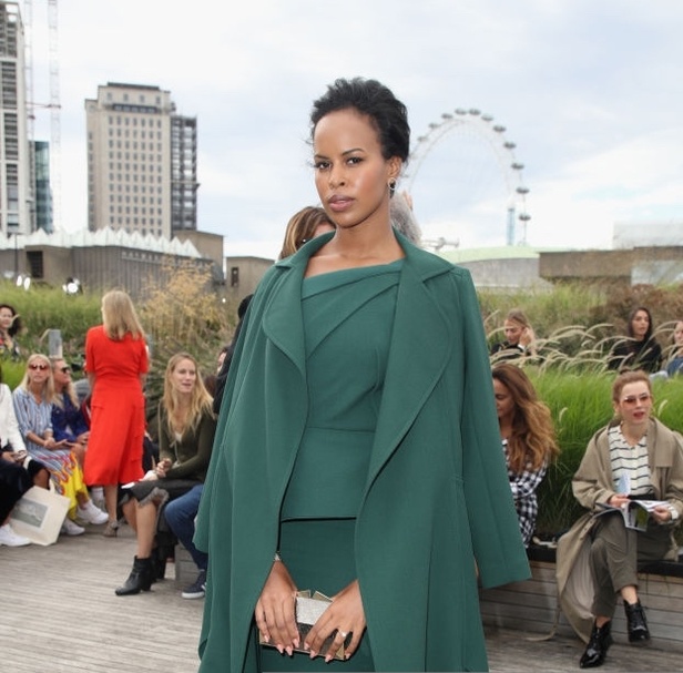 عرض أزياء Roland Mouret لربيع وصيف ٢٠١٩ !