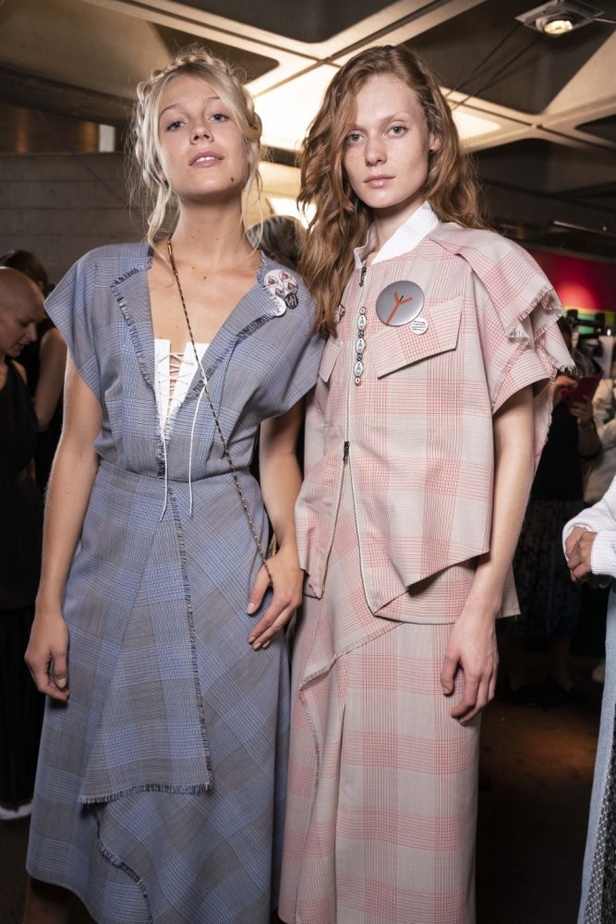 عرض أزياء Roland Mouret لربيع وصيف ٢٠١٩ !