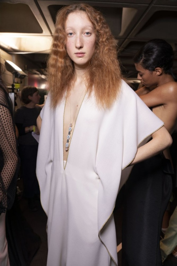 عرض أزياء Roland Mouret لربيع وصيف ٢٠١٩ !