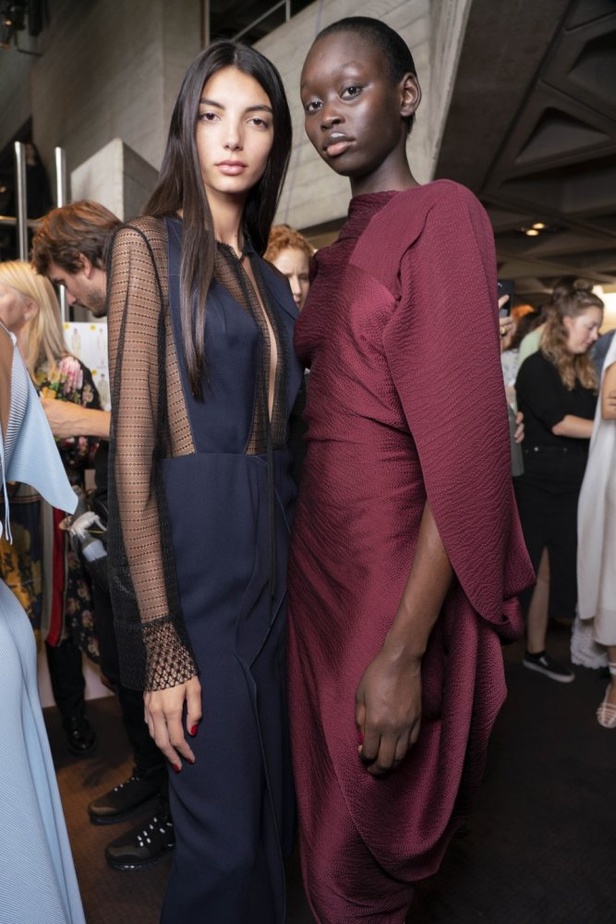 عرض أزياء Roland Mouret لربيع وصيف ٢٠١٩ !