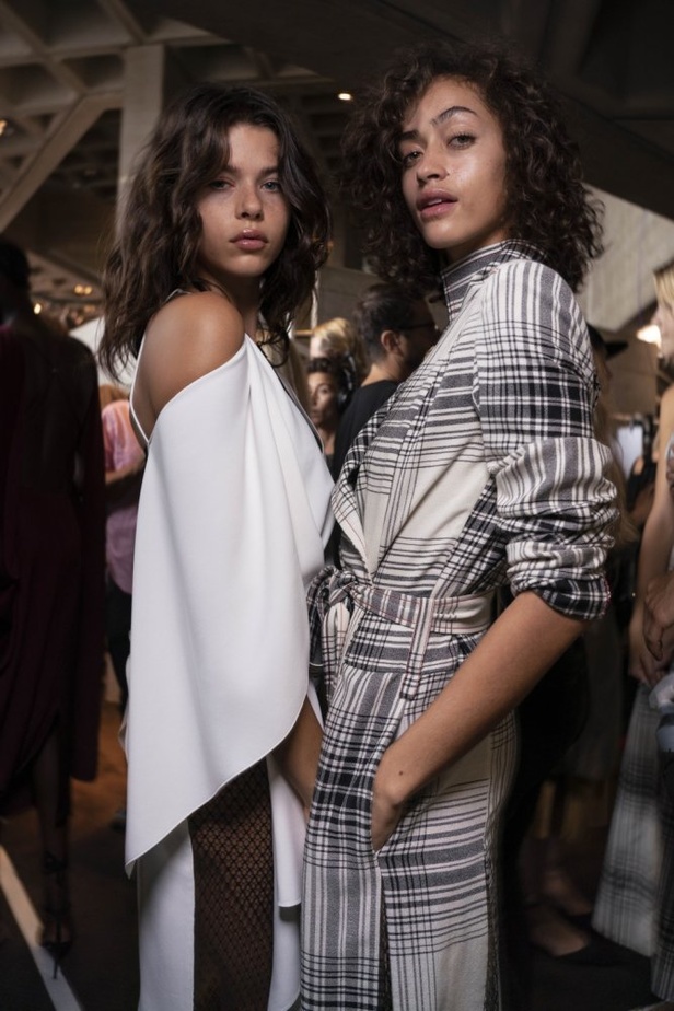 عرض أزياء Roland Mouret لربيع وصيف ٢٠١٩ !