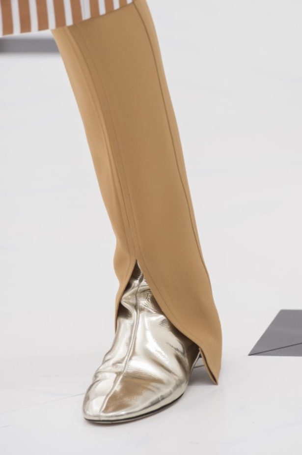 عرض ازياء فيكتوريا بيكهام لربيع وصيف 2019