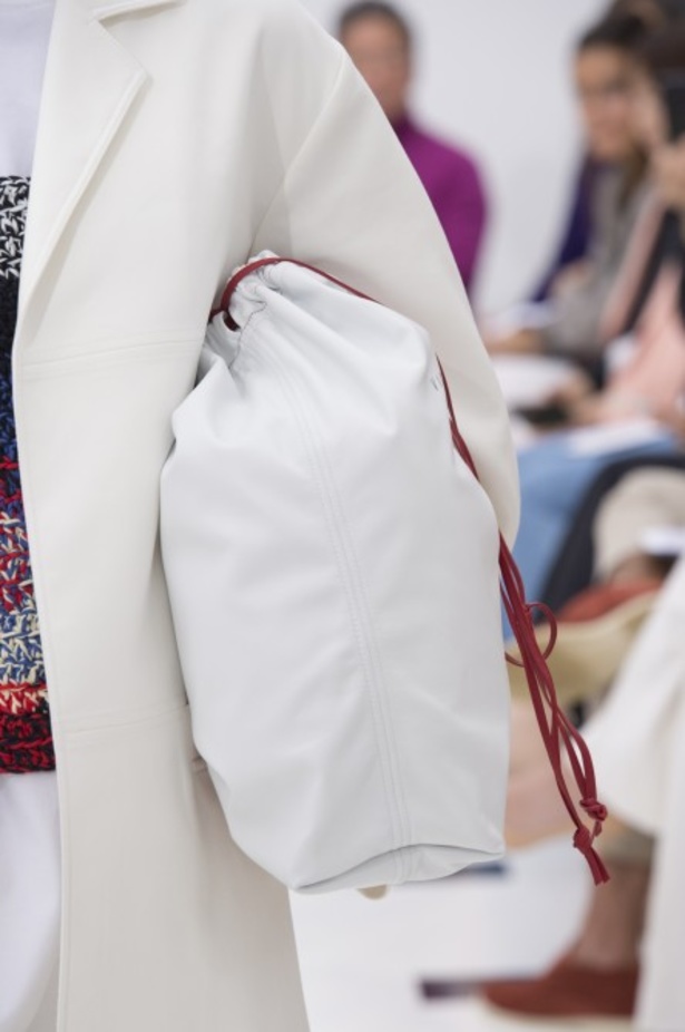 عرض ازياء فيكتوريا بيكهام لربيع وصيف 2019