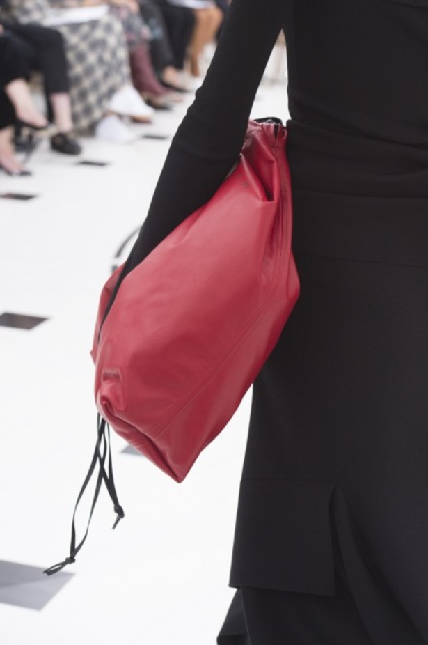 عرض ازياء فيكتوريا بيكهام لربيع وصيف 2019