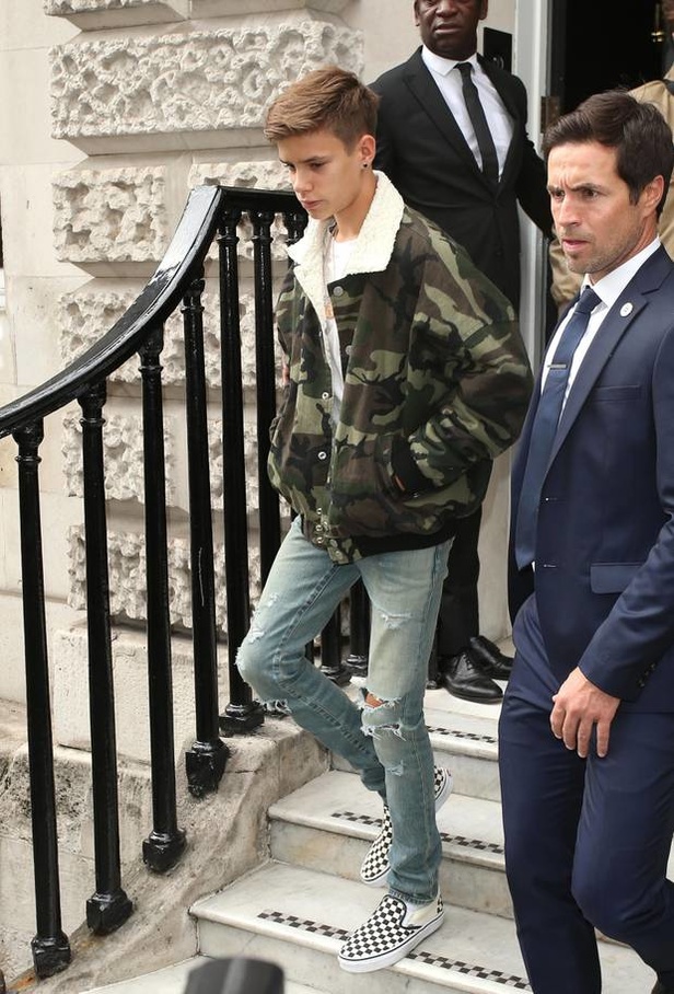 عرض ازياء فيكتوريا بيكهام لربيع وصيف 2019