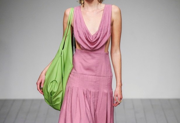 لوحة من الالوان الصيفية في مجموعة Paul Costelloe لربيع وصيف 2019