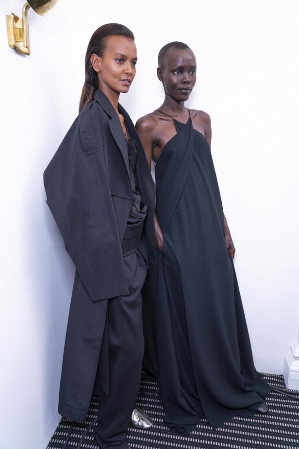 عرض ازياء فيكتوريا بيكهام لربيع وصيف 2019