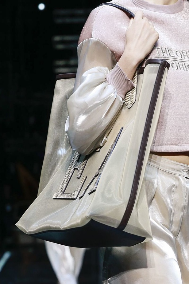 مجموعة Emporio Armani لربيع وصيف ٢٠١٩ !