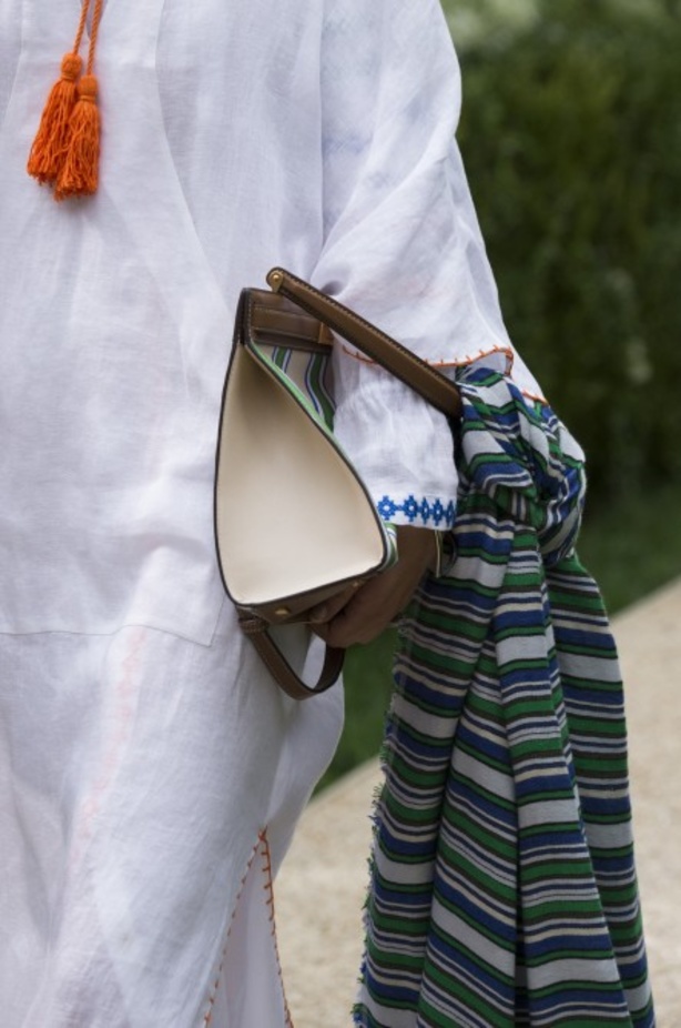 توري بورش تنقلنا الى ربيع وصيف 2019 بتصاميم عصرية وانيقة