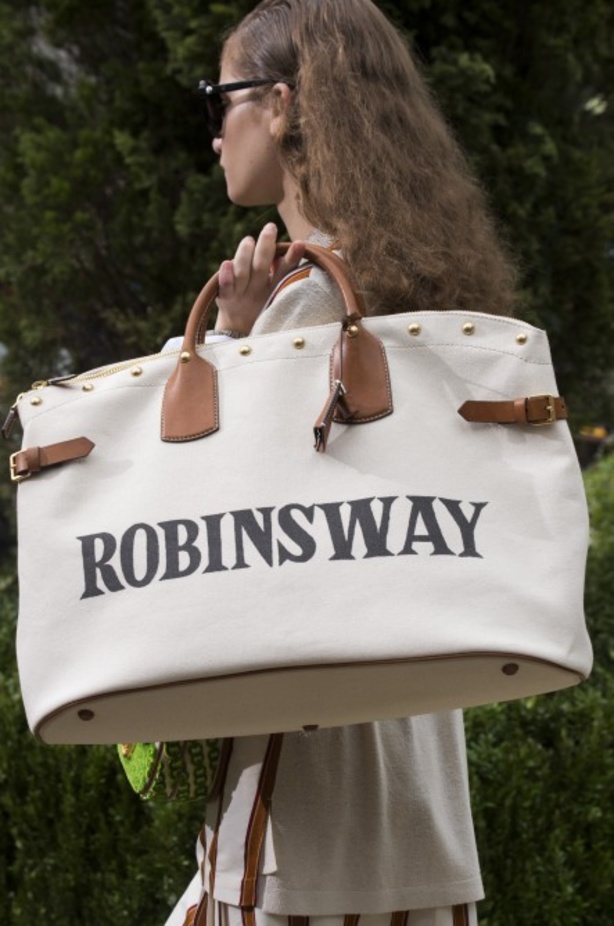 توري بورش تنقلنا الى ربيع وصيف 2019 بتصاميم عصرية وانيقة