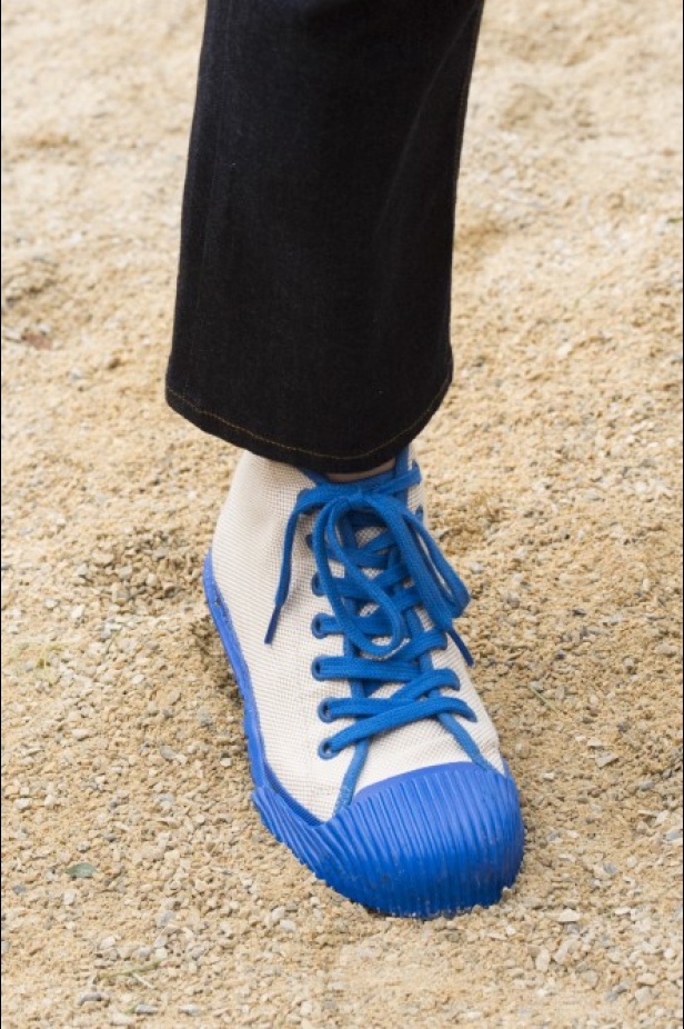 توري بورش تنقلنا الى ربيع وصيف 2019 بتصاميم عصرية وانيقة