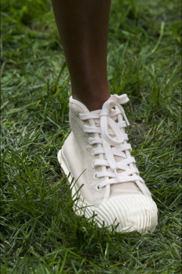 توري بورش تنقلنا الى ربيع وصيف 2019 بتصاميم عصرية وانيقة