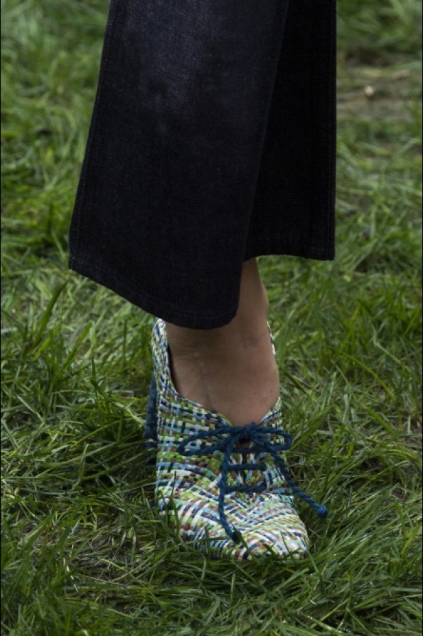 توري بورش تنقلنا الى ربيع وصيف 2019 بتصاميم عصرية وانيقة