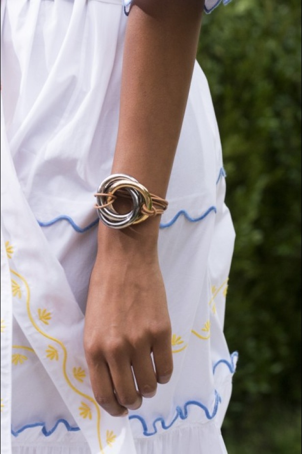 توري بورش تنقلنا الى ربيع وصيف 2019 بتصاميم عصرية وانيقة