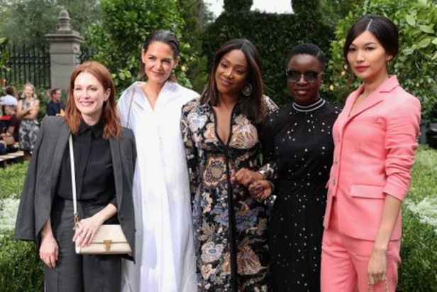 توري بورش تنقلنا الى ربيع وصيف 2019 بتصاميم عصرية وانيقة