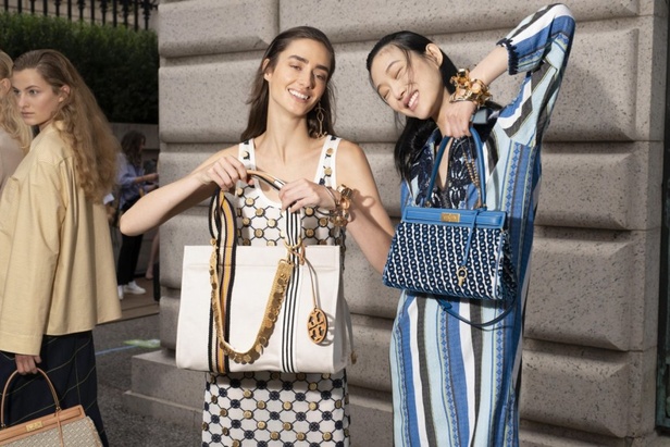 توري بورش تنقلنا الى ربيع وصيف 2019 بتصاميم عصرية وانيقة