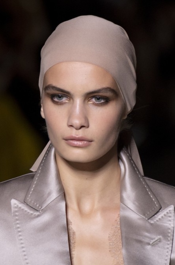 توم فورد يفتتح أسبوع الموضة النيويوركي بعرض كلاسيكي فاخر