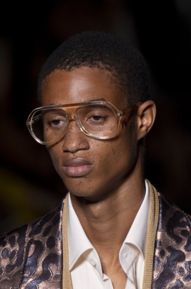 توم فورد يفتتح أسبوع الموضة النيويوركي بعرض كلاسيكي فاخر