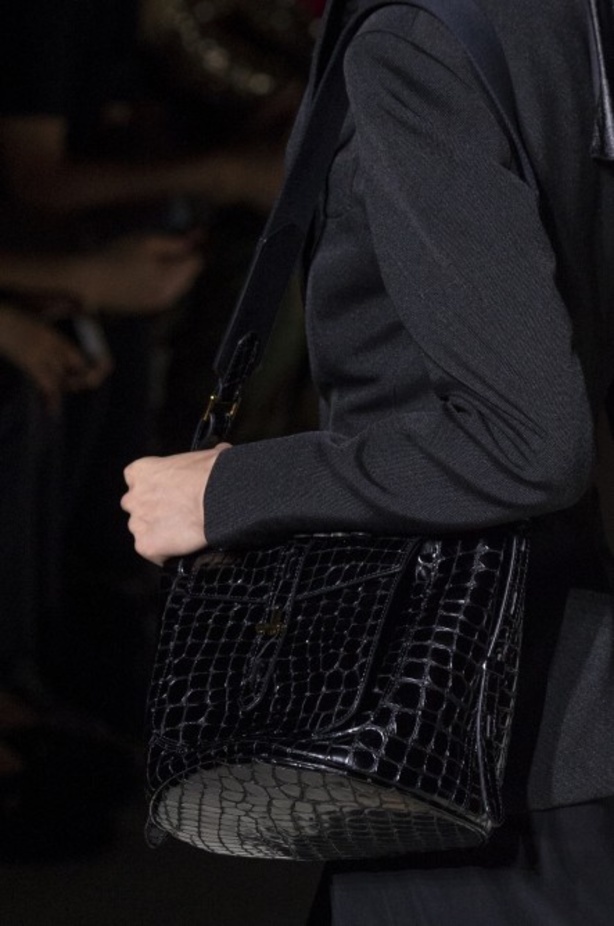 توم فورد يفتتح أسبوع الموضة النيويوركي بعرض كلاسيكي فاخر