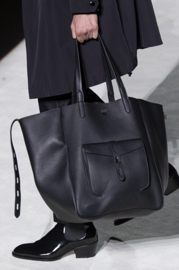 توم فورد يفتتح أسبوع الموضة النيويوركي بعرض كلاسيكي فاخر