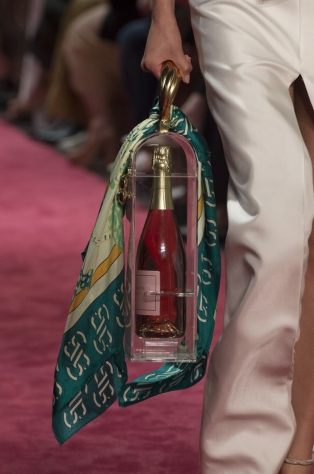 مجموعة مليئة بالألوان من Brandon Maxwell لربيع وصيف 2019