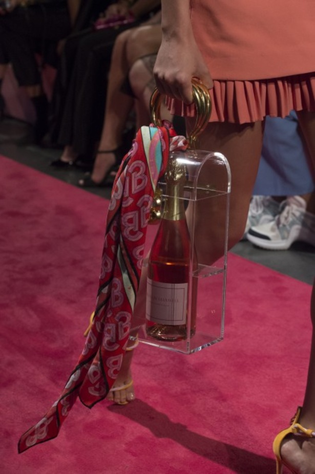 مجموعة مليئة بالألوان من Brandon Maxwell لربيع وصيف 2019