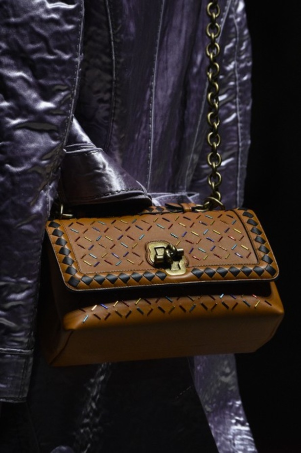 عرض ازياء مجموعة بوتيغا فينيتا لخريف وشتاء 2018