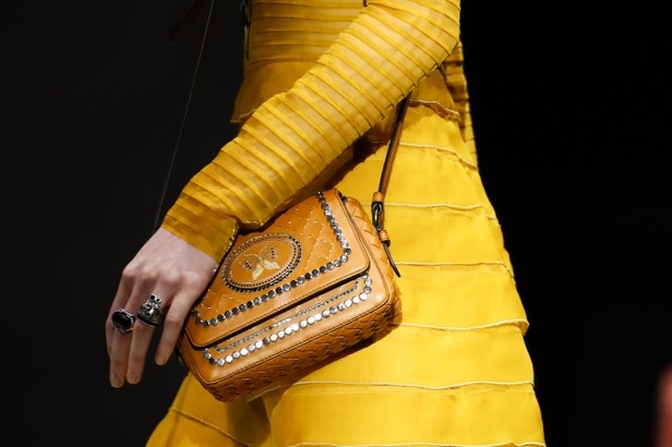 عرض ازياء مجموعة بوتيغا فينيتا لخريف وشتاء 2018