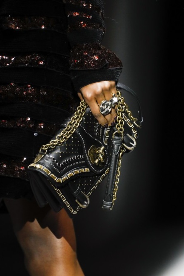 عرض ازياء مجموعة بوتيغا فينيتا لخريف وشتاء 2018