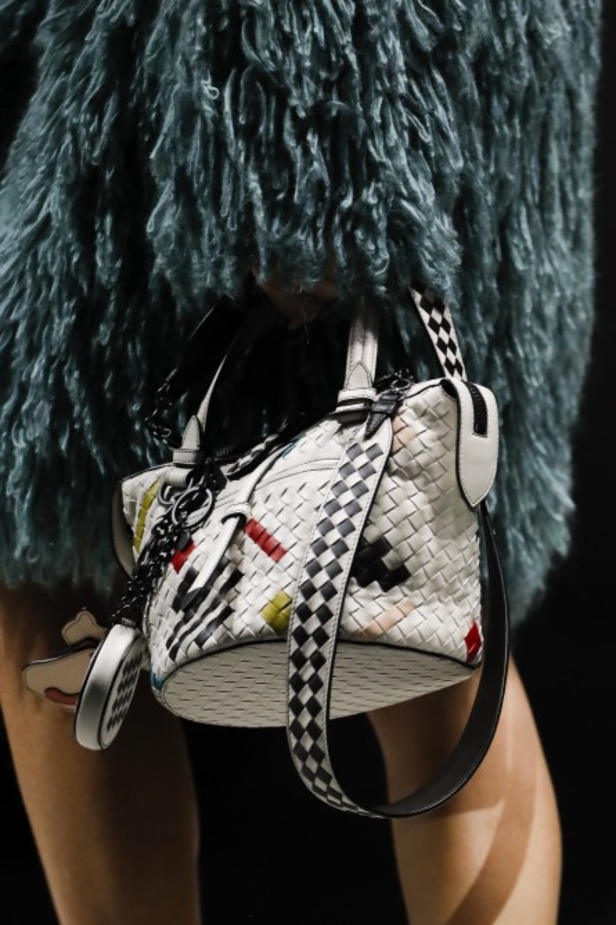 عرض ازياء مجموعة بوتيغا فينيتا لخريف وشتاء 2018