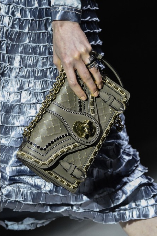 عرض ازياء مجموعة بوتيغا فينيتا لخريف وشتاء 2018