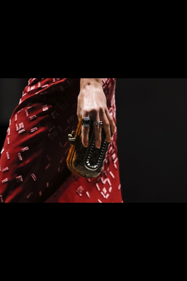 عرض ازياء مجموعة بوتيغا فينيتا لخريف وشتاء 2018