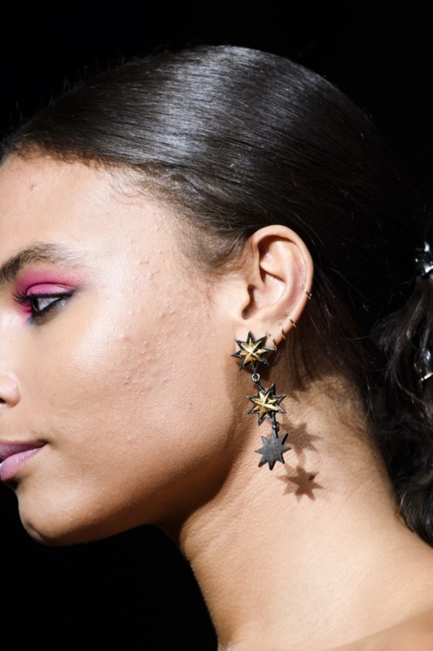 عرض أزياء كريستيان سيريانو لموسم خريف وشتاء 2018