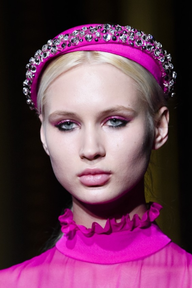 عرض أزياء كريستيان سيريانو لموسم خريف وشتاء 2018