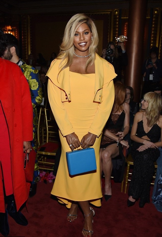 عرض أزياء كريستيان سيريانو لموسم خريف وشتاء 2018