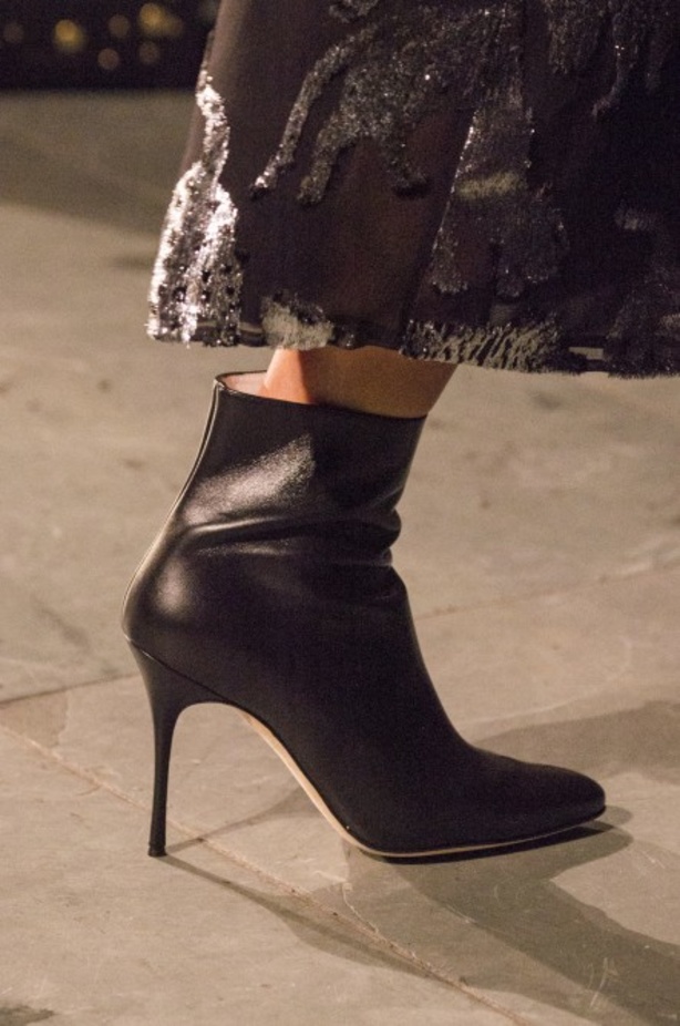 أزياء مفعمة بالألوان خلال عرض Carolina Herrera