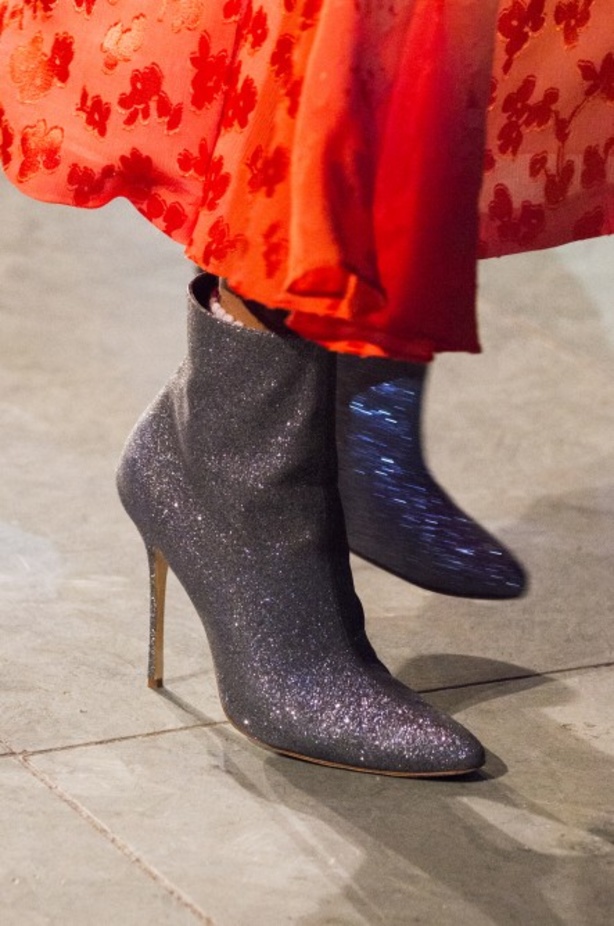 أزياء مفعمة بالألوان خلال عرض Carolina Herrera