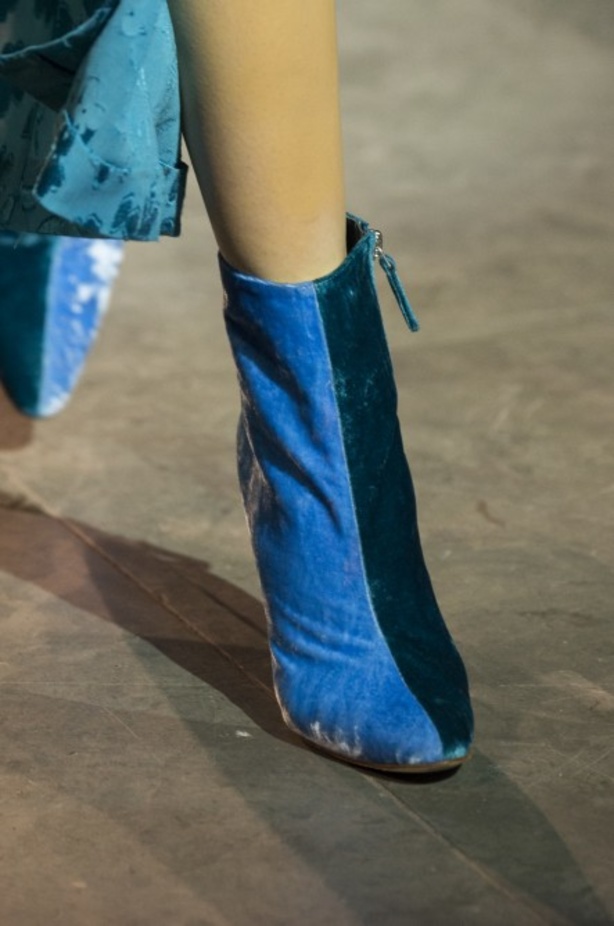 أزياء مفعمة بالألوان خلال عرض Carolina Herrera