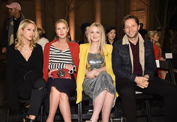 عرض أزياء اوسكار دي لارانتا لموسم خريف وشتاء 2018