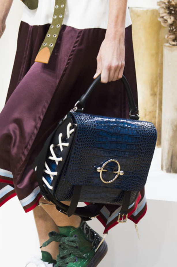 عرض أزياء J.W. ANDERSON لموسم خريف وشتاء2018