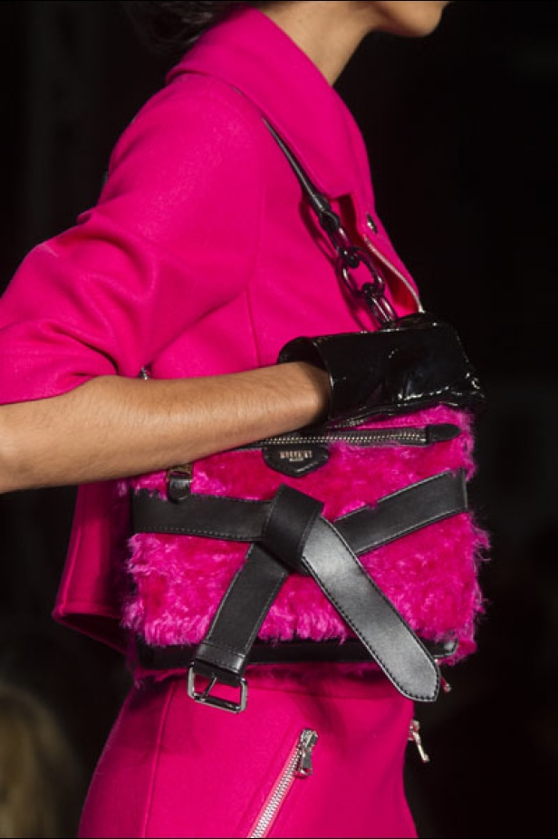 عرض ازياء موسكينو لخريف وشتاء 2018