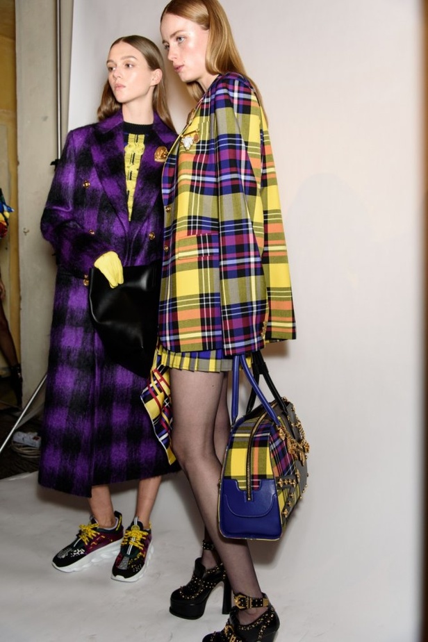 عرض أزياء “فيرساتشي” لموسم خريف وشتاء 2018-2019