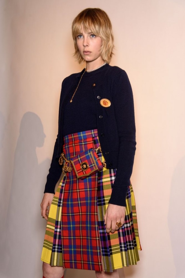 عرض أزياء “فيرساتشي” لموسم خريف وشتاء 2018-2019