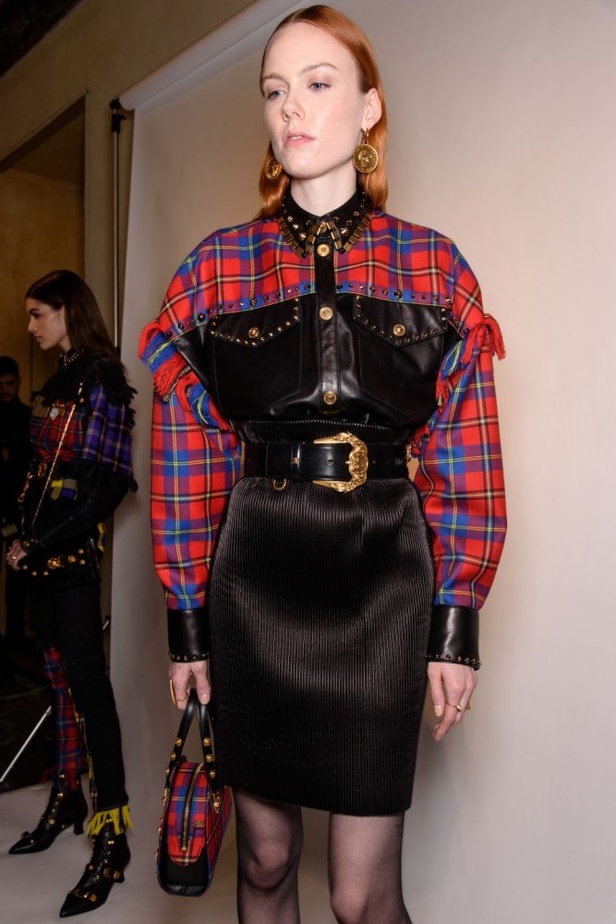 عرض أزياء “فيرساتشي” لموسم خريف وشتاء 2018-2019