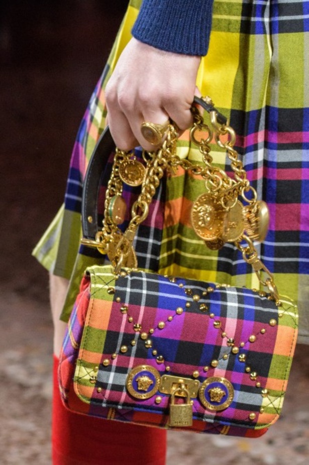 عرض أزياء “فيرساتشي” لموسم خريف وشتاء 2018-2019