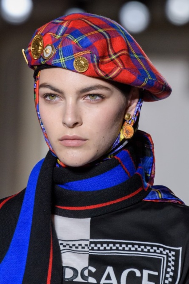 عرض أزياء “فيرساتشي” لموسم خريف وشتاء 2018-2019