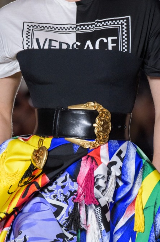 عرض أزياء “فيرساتشي” لموسم خريف وشتاء 2018-2019