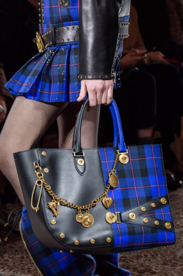 عرض أزياء “فيرساتشي” لموسم خريف وشتاء 2018-2019